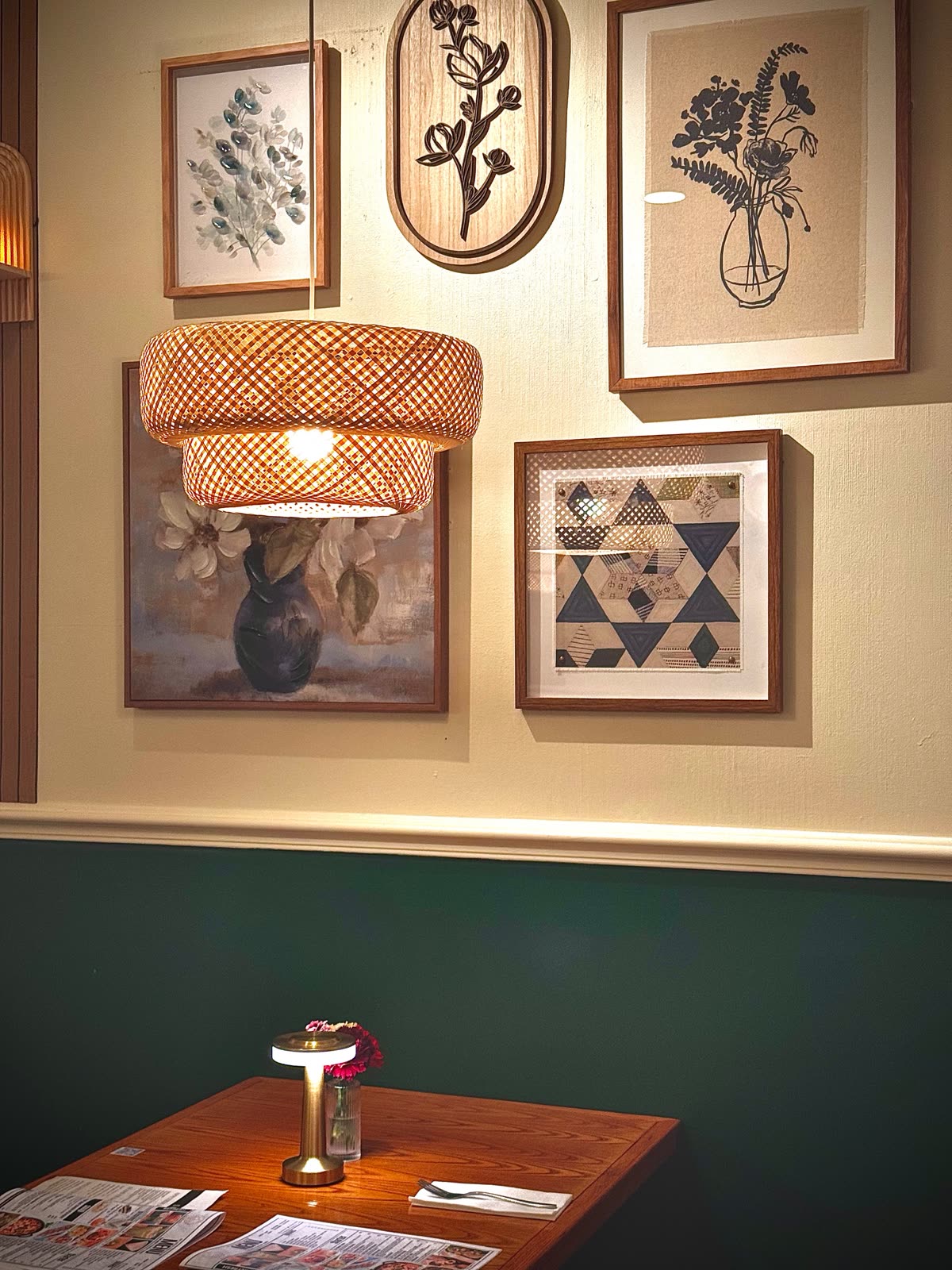Ra-Moon dining room